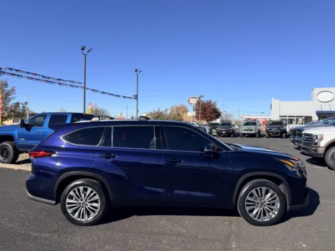 Another view of 2022 TOYOTA HIGHLANDER PLATINUM for sale in Albuquerque, NM at 712 Auto Sales