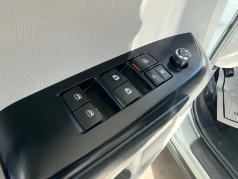More photos of 2019 TOYOTA HIGHLANDER XLE at 712 Auto Sales, NM