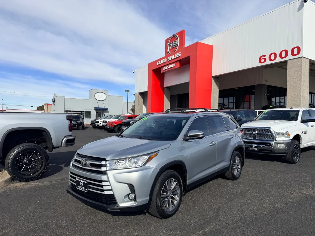 Silver 2019 TOYOTA HIGHLANDER XLE for sale in Albuquerque, NM