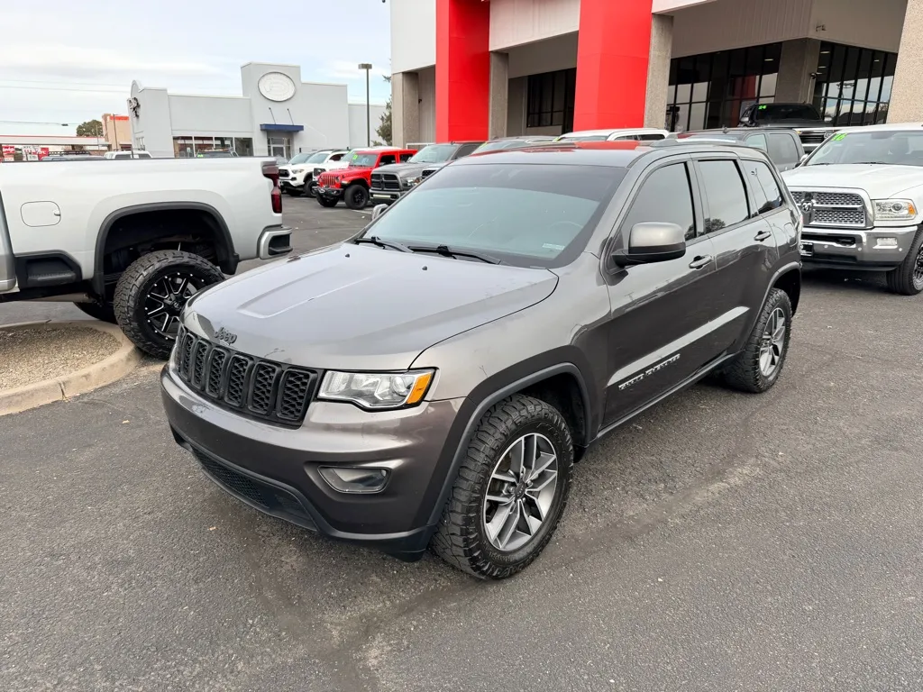 2019 Jeep Grand Cherokee Laredo E's photo