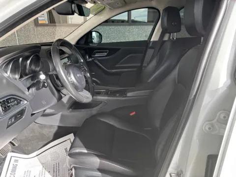 More photos of 2019 JAGUAR F-PACE PREMIUM at 712 Auto Sales, NM