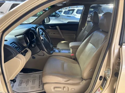 More photos of 2012 TOYOTA HIGHLANDER BASE at 712 Auto Sales, NM