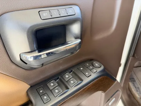 More photos of 2018 GMC SIERRA 2500 DENALI at 712 Auto Sales, NM