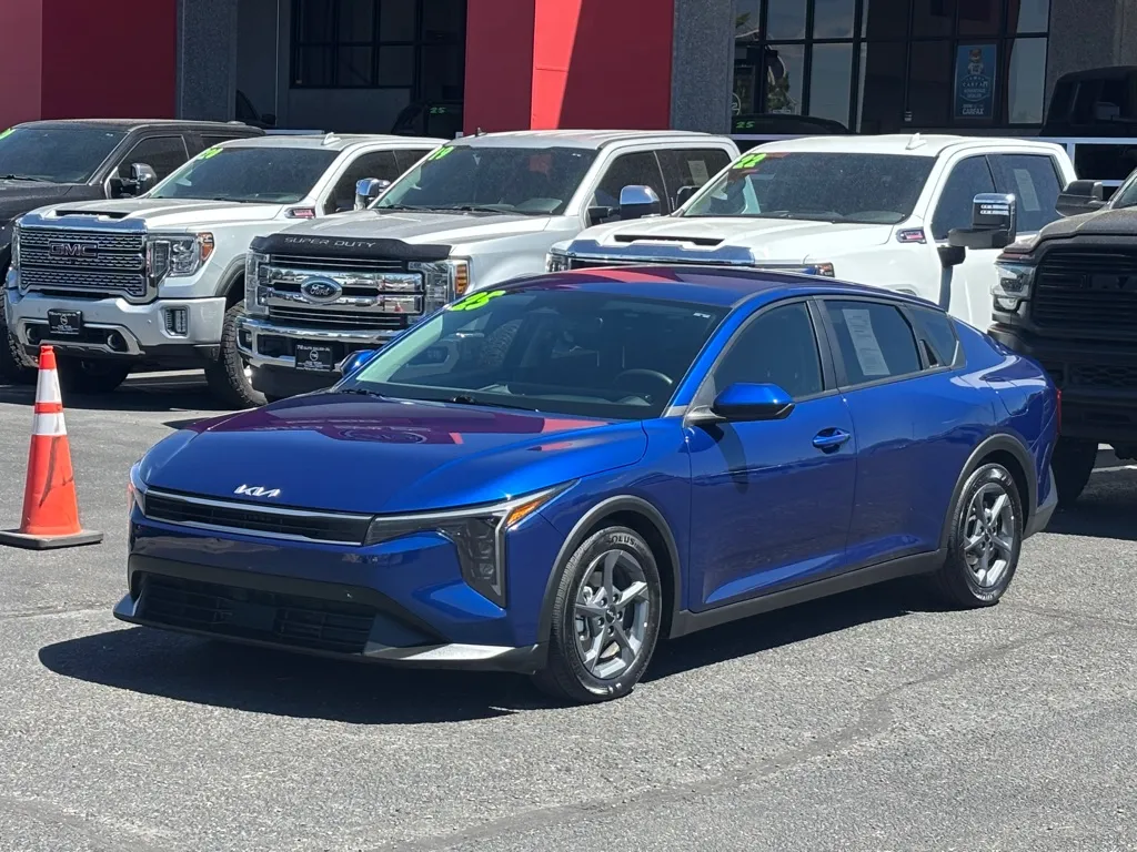 2025 Kia K4 LXS AT's photo