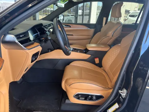 More photos of 2022 JEEP GRAND CHEROKEE SUMMIT 4XE at 712 Auto Sales, NM