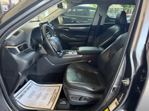 More photos of 2021 TOYOTA HIGHLANDER LIMITED at 712 Auto Sales, NM