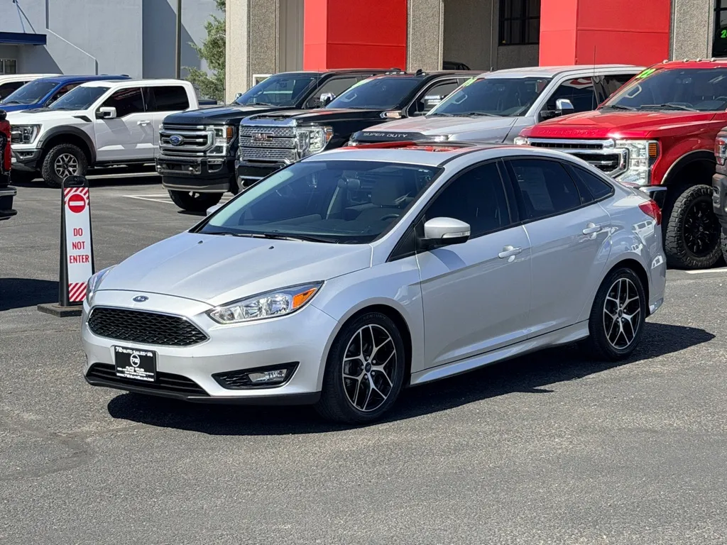 2015 Ford Focus Sedan SE's photo