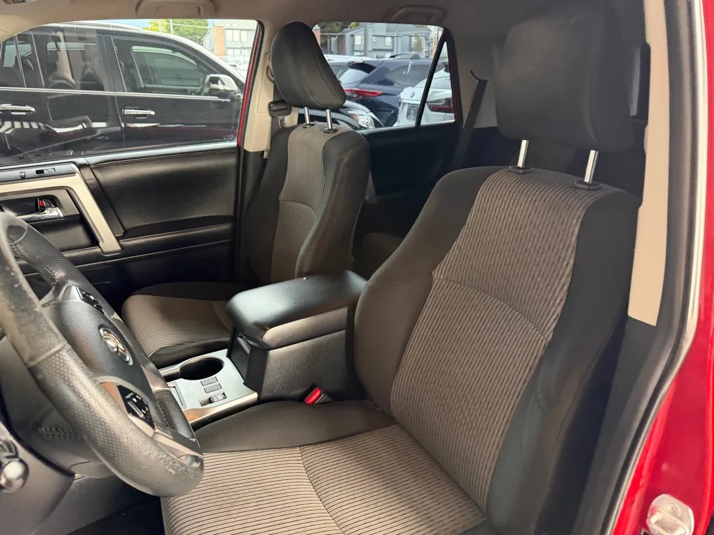 Toyota 4Runner photo 6