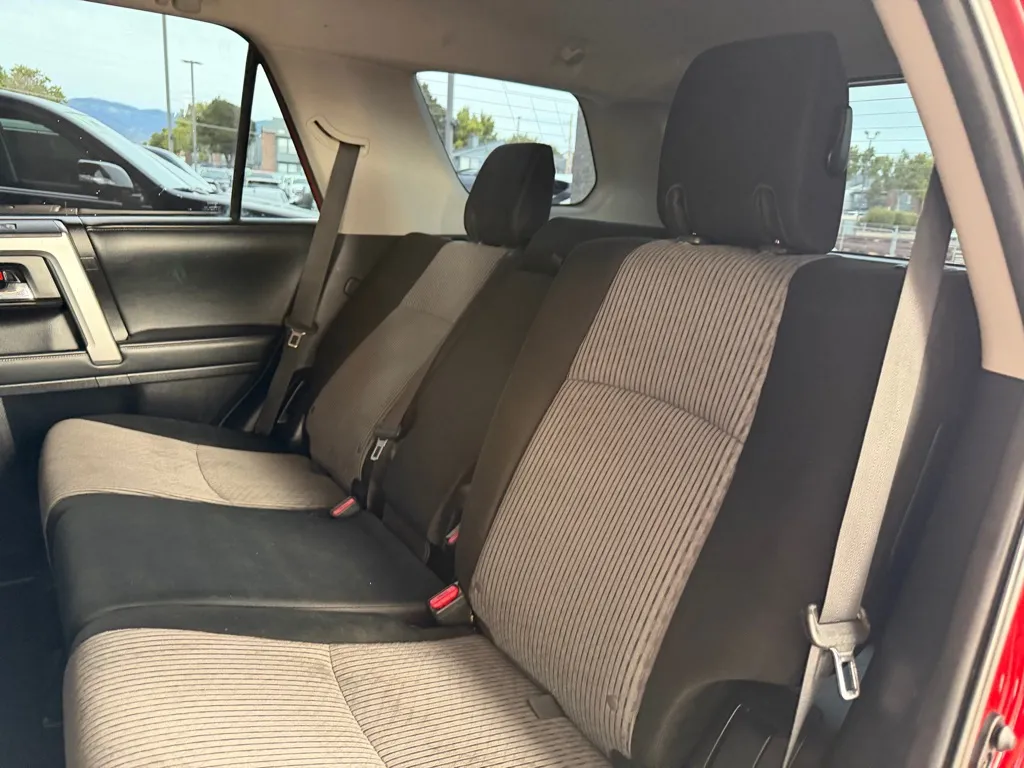 Toyota 4Runner photo 19
