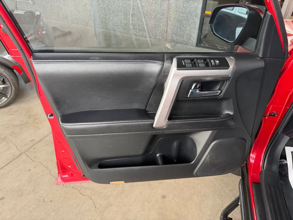 Toyota 4Runner photo 8