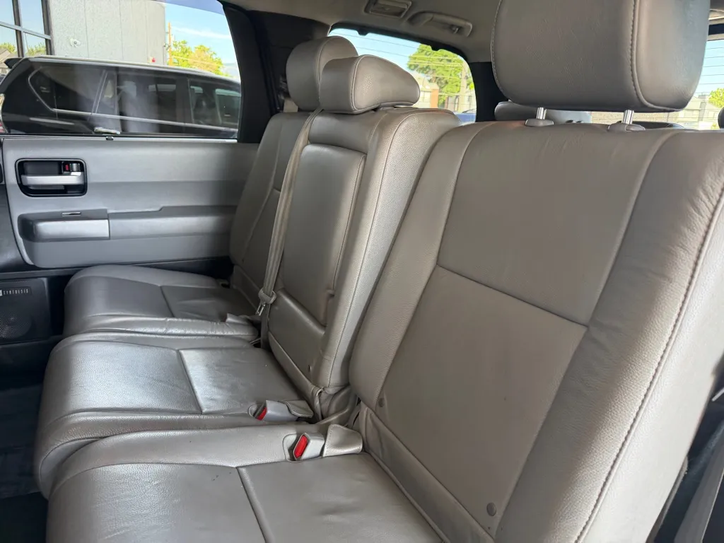 Toyota Sequoia photo 22