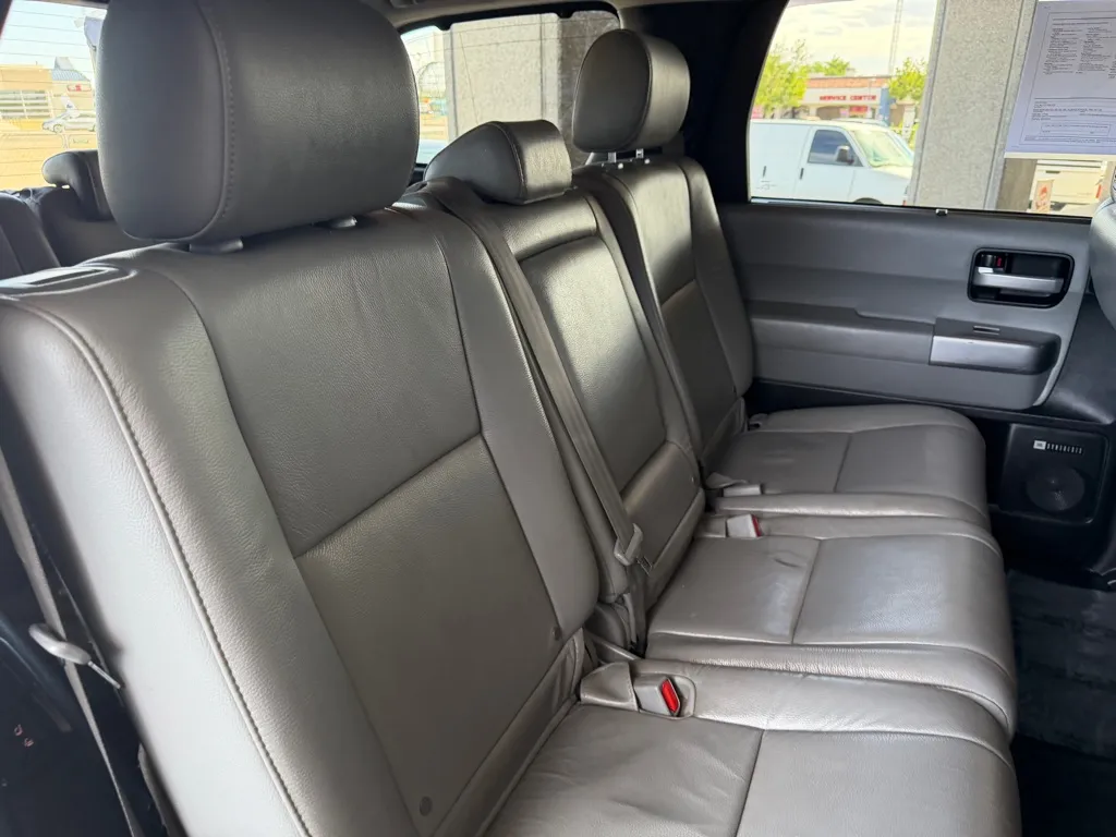 Toyota Sequoia photo 36
