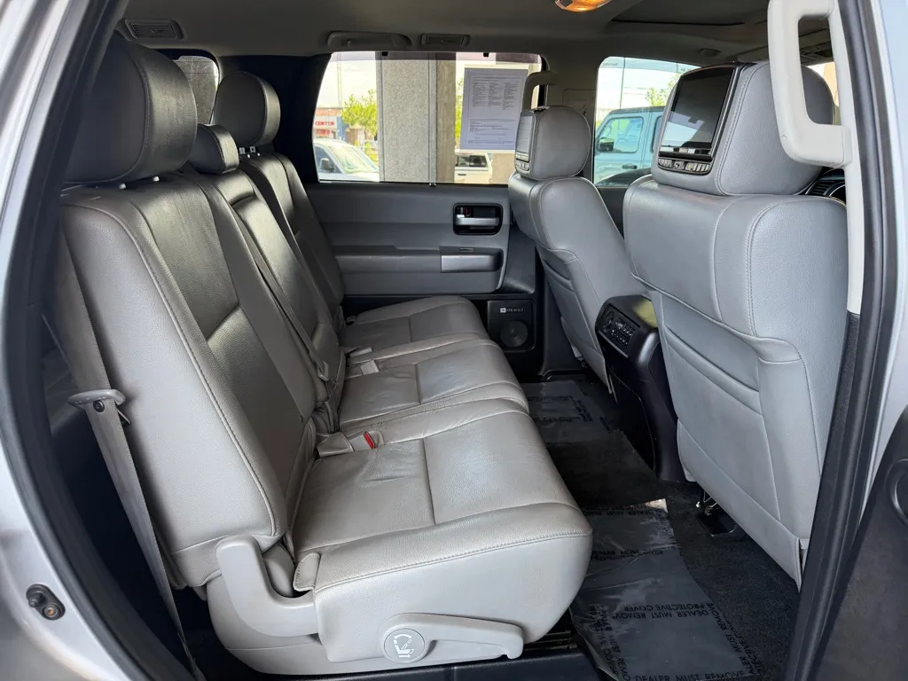 Toyota Sequoia photo 35