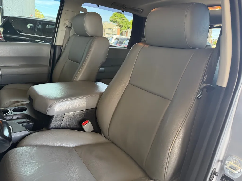 Toyota Sequoia photo 6