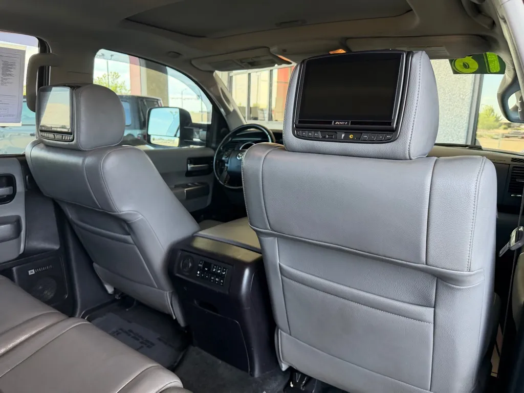 Toyota Sequoia photo 37