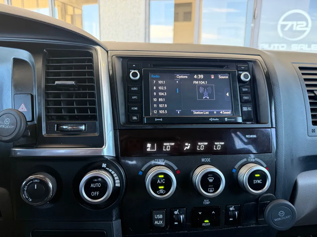 Toyota Sequoia photo 12