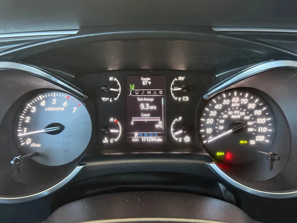 Toyota Sequoia photo 11