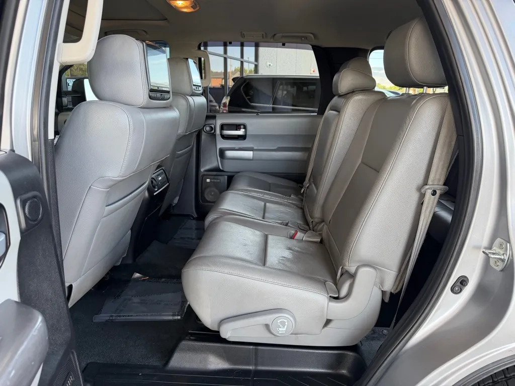 Toyota Sequoia photo 21