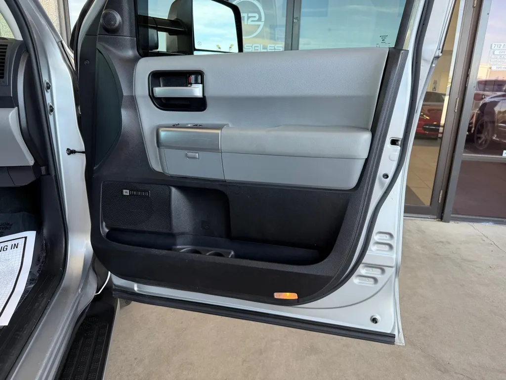 Toyota Sequoia photo 42
