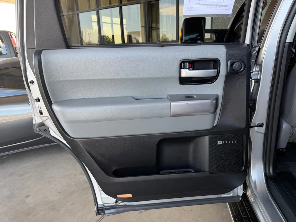 Toyota Sequoia photo 30