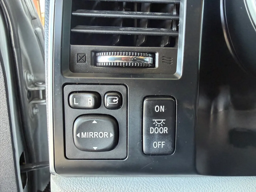 Toyota Sequoia photo 17