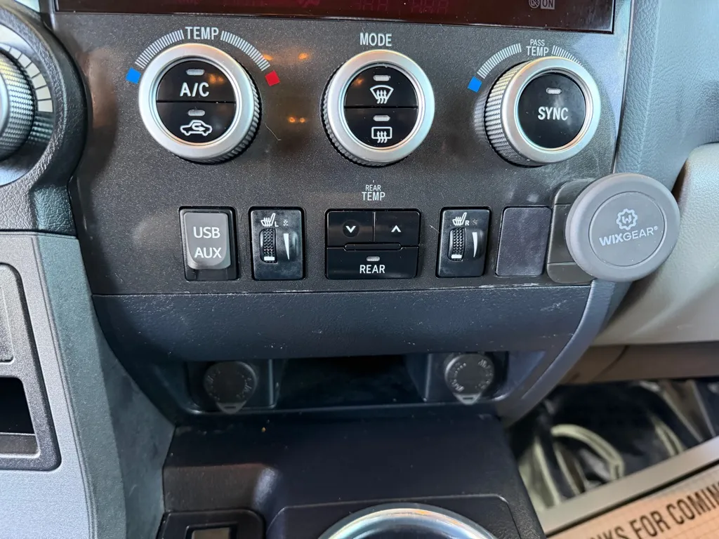 Toyota Sequoia photo 14