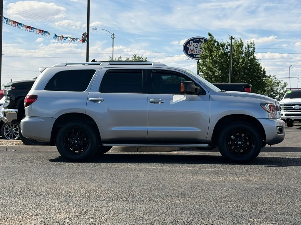 Toyota Sequoia photo 56