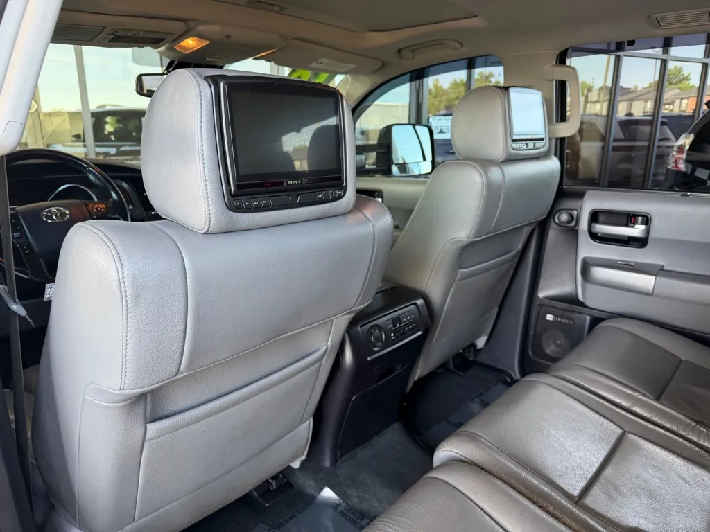Toyota Sequoia photo 23