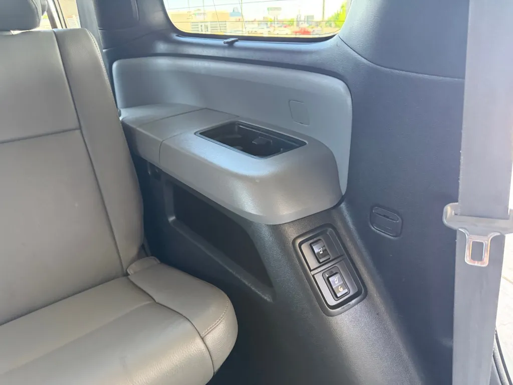 Toyota Sequoia photo 28