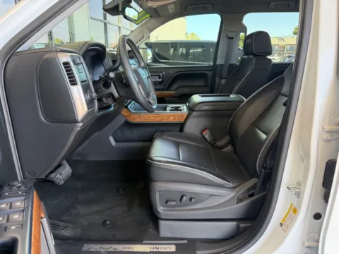 More photos of 2017 CHEVROLET SILVERADO 1500 HIGH COUNTRY at 712 Auto Sales, NM