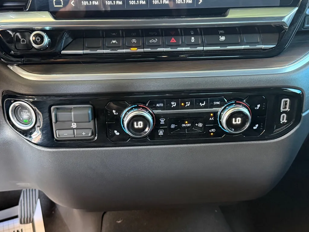 GMC Sierra photo 14