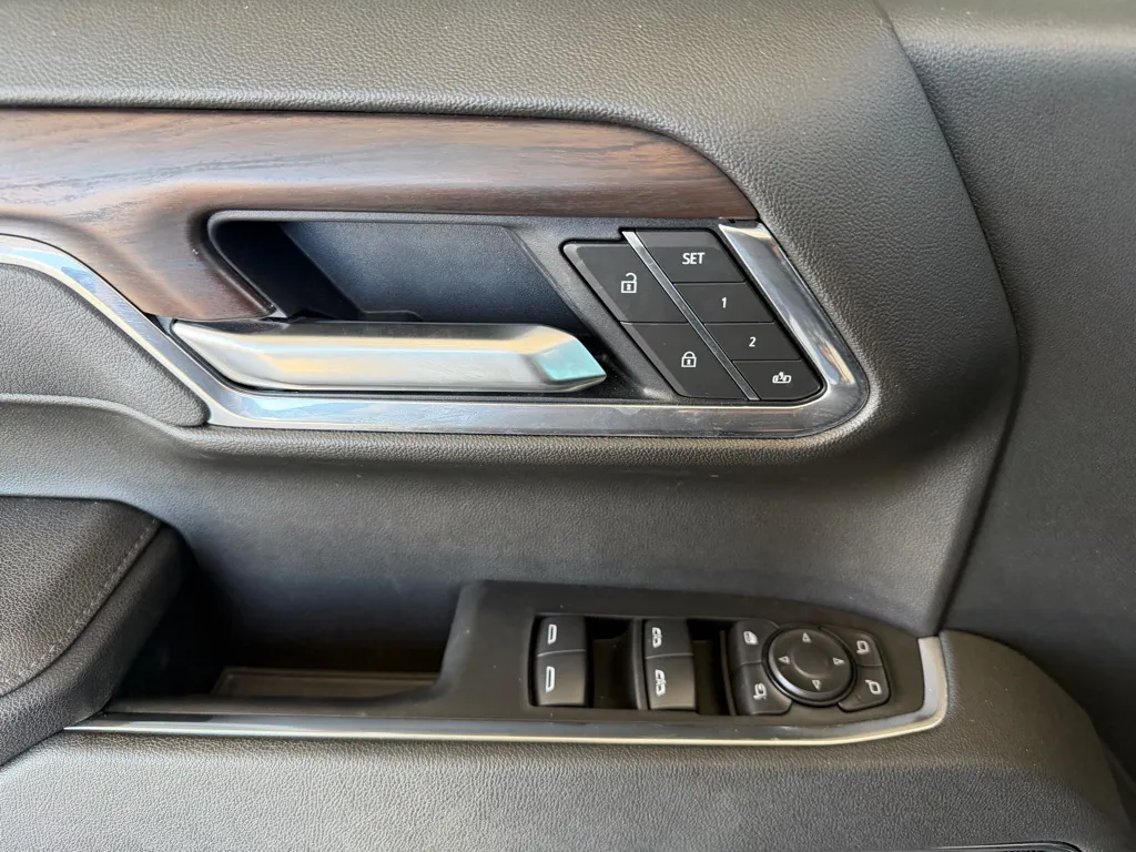 GMC Sierra photo 17