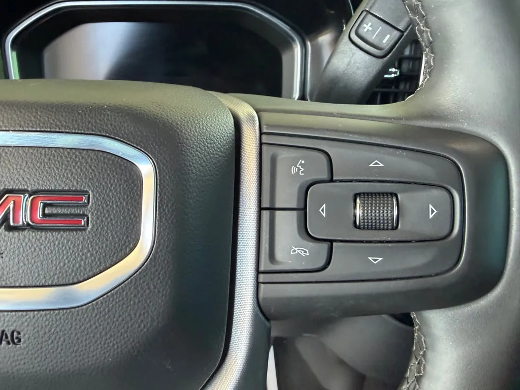 GMC Sierra photo 10