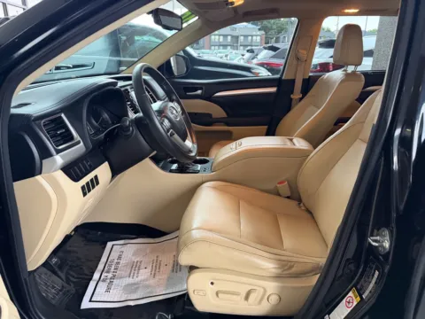 More photos of 2015 TOYOTA HIGHLANDER XLE at 712 Auto Sales, NM