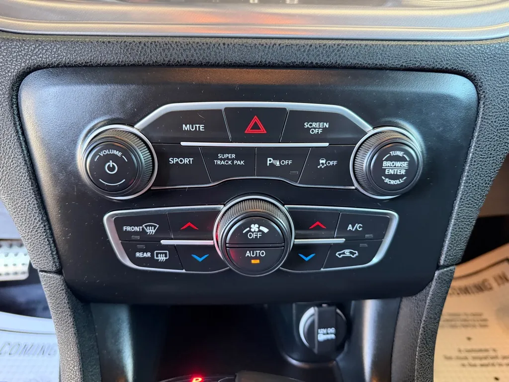 Dodge Charger photo 15