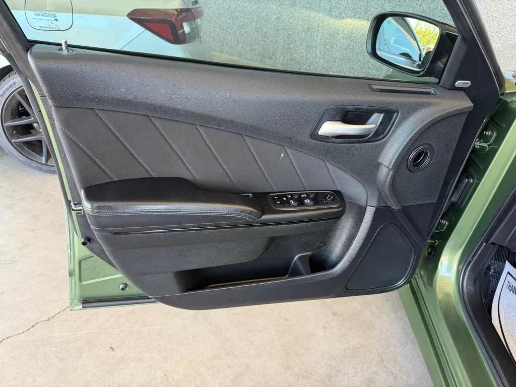 Dodge Charger photo 8