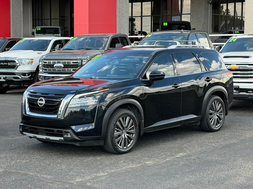 2022 Nissan Pathfinder SL 2WD's photo