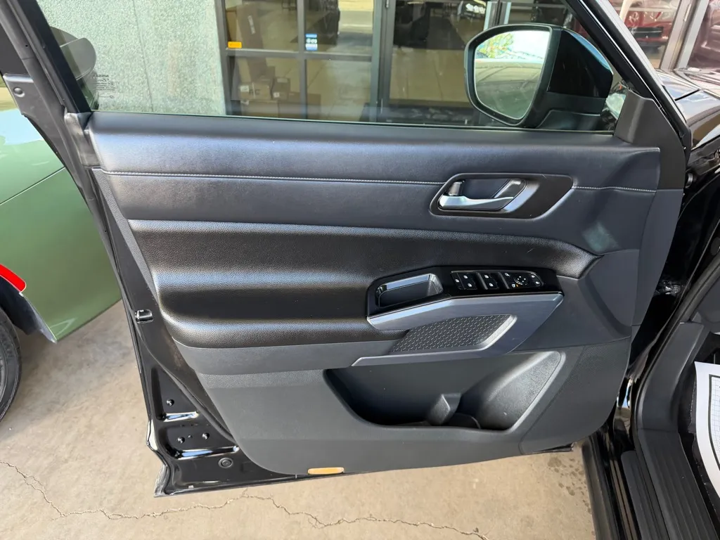 Nissan Pathfinder photo 8