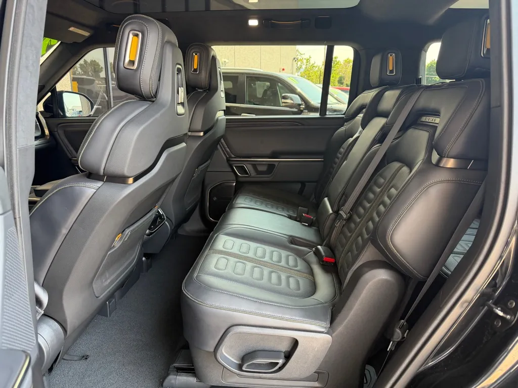 Rivian R1S photo 21