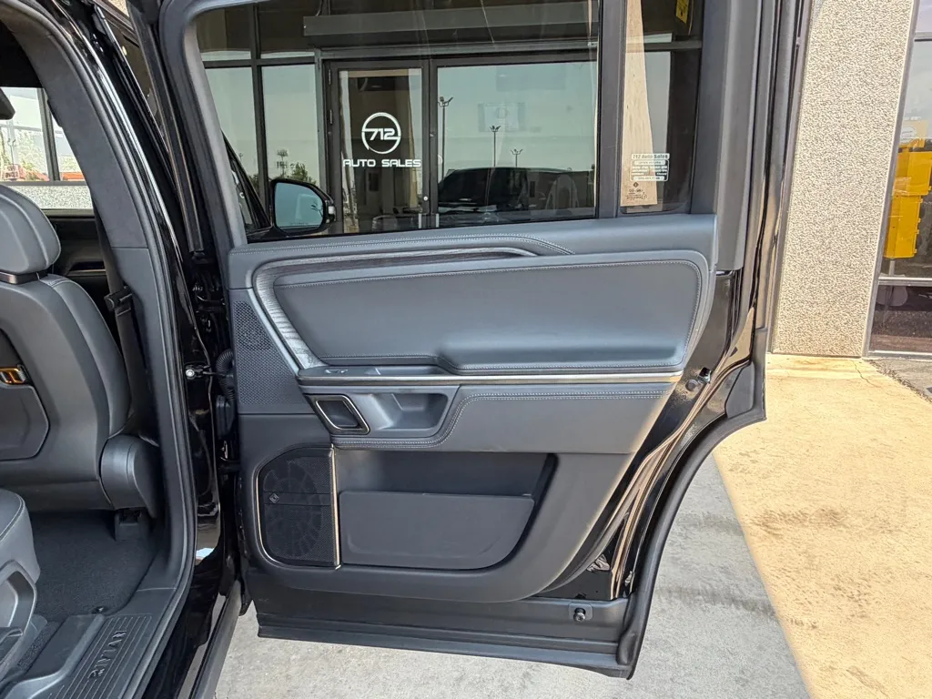 Rivian R1S photo 43