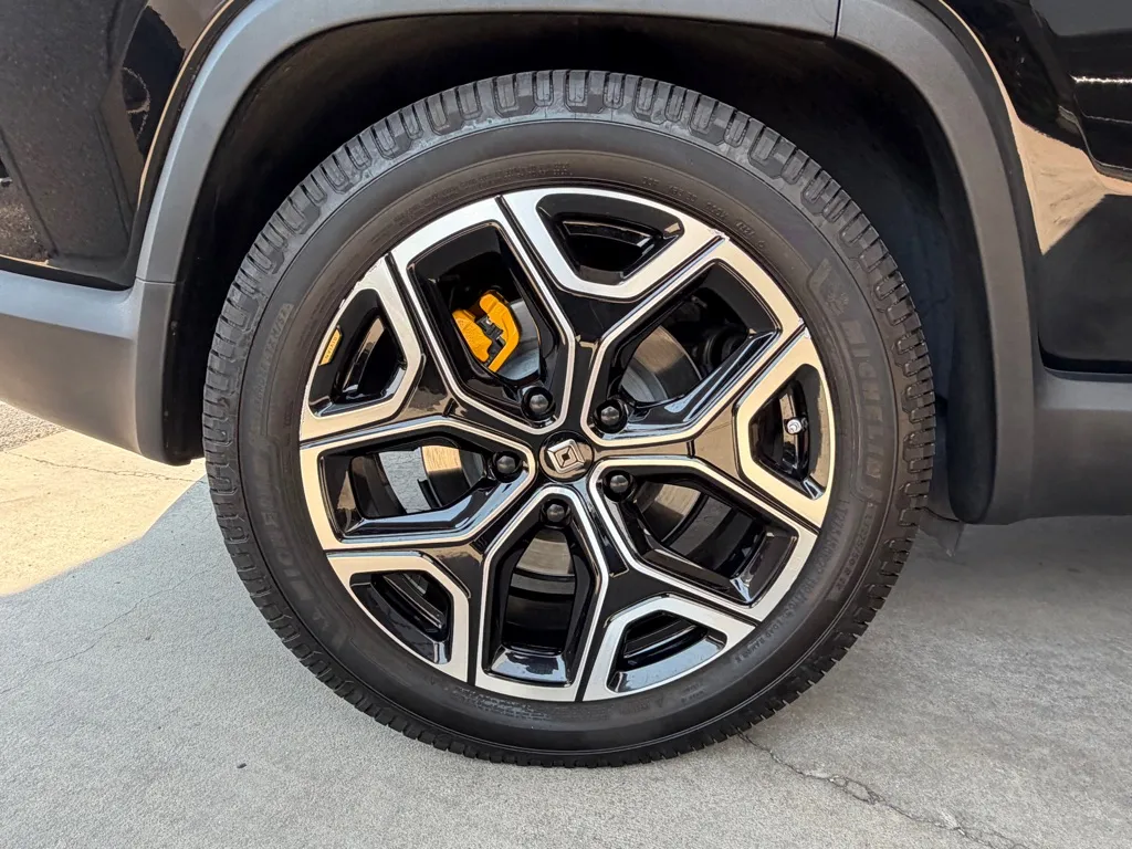 Rivian R1S photo 68