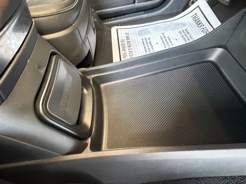 Rivian R1S photo 47