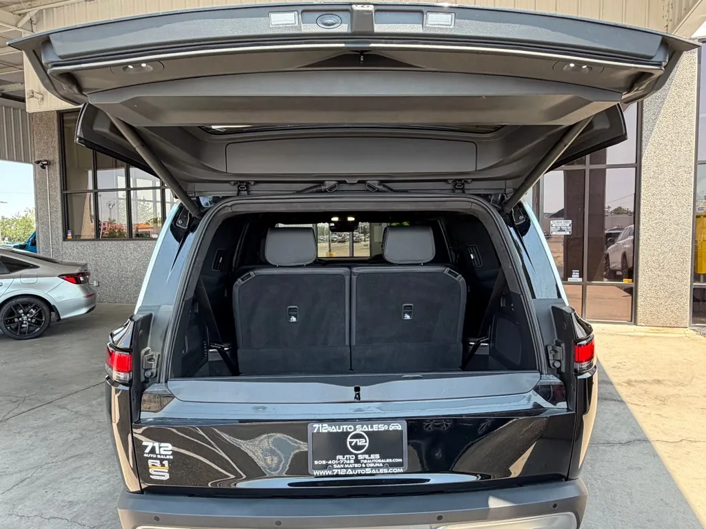 Rivian R1S photo 32