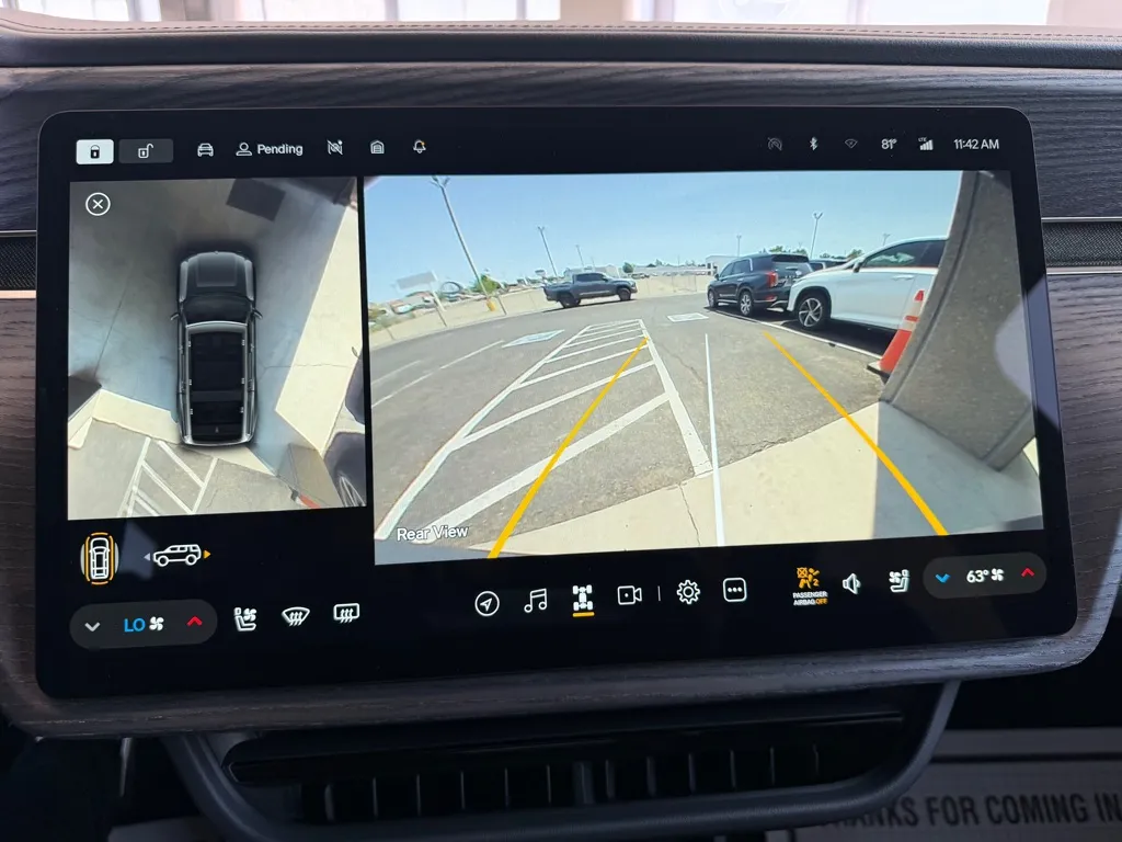Rivian R1S photo 14