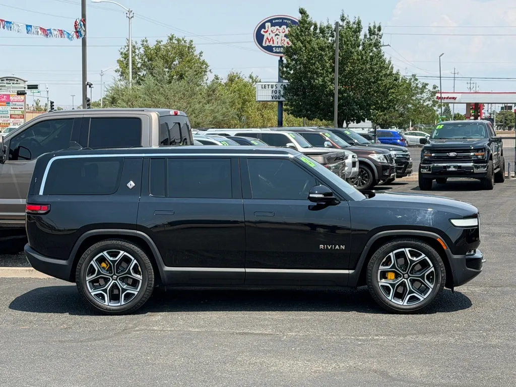 Rivian R1S photo 62