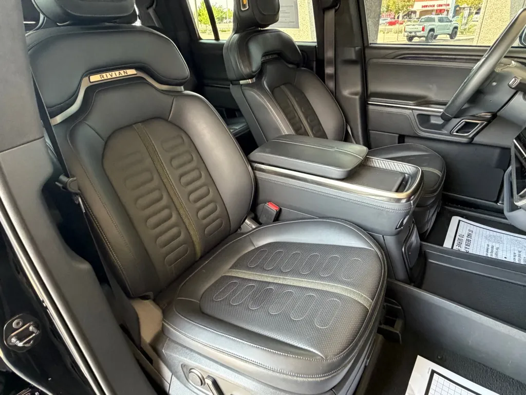 Rivian R1S photo 45
