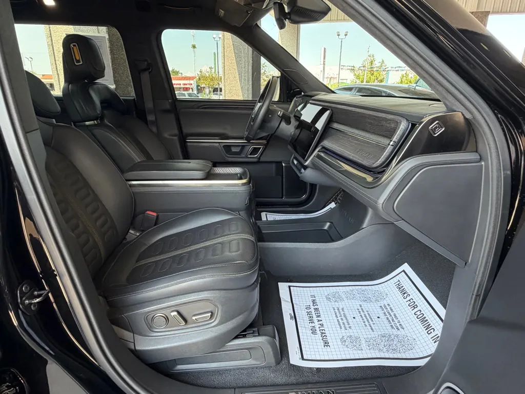Rivian R1S photo 44