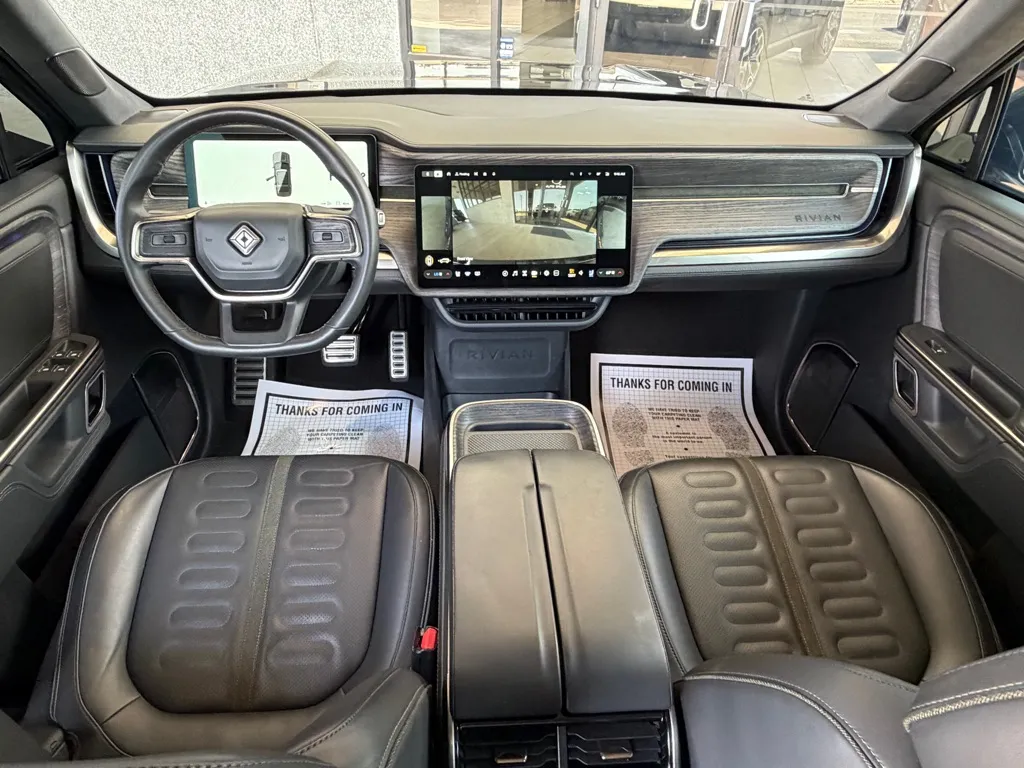 Rivian R1S photo 25