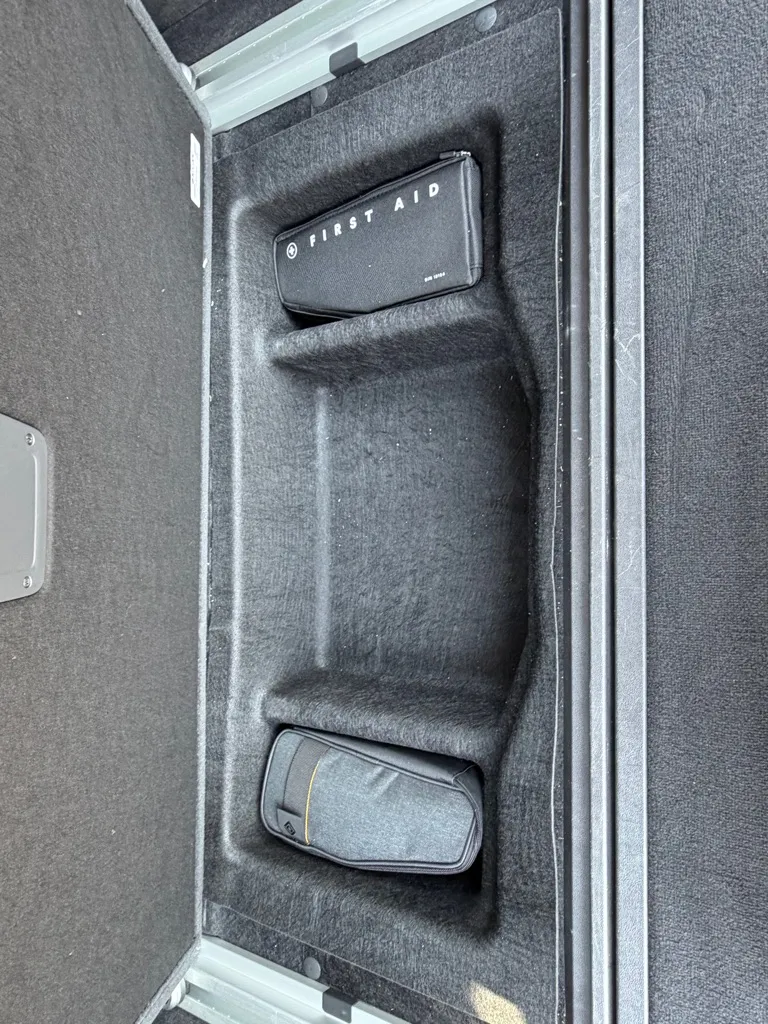 Rivian R1S photo 37