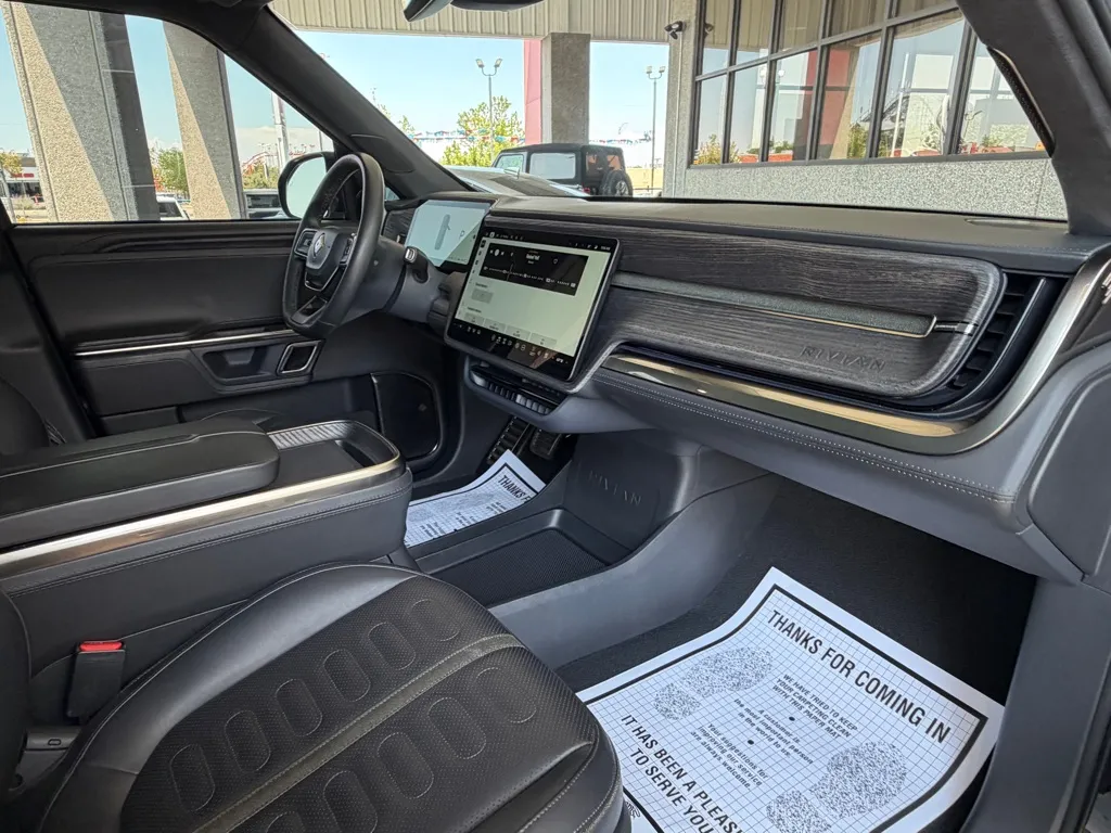 Rivian R1S photo 46